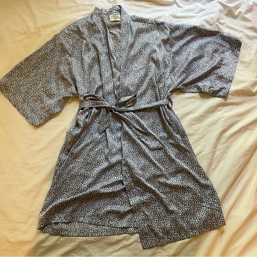 Hollister Gilly Hicks Periwinkle Silky Purple Star Satin Robe size Large/XL